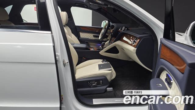 Bentley Bentayga 2023 — Photo 27/40