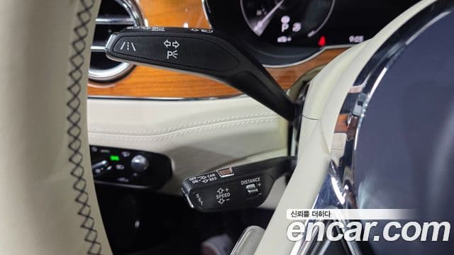 Bentley Bentayga 2023 — Photo 25/40