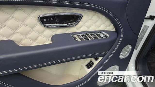 Bentley Bentayga 2023 — Photo 40/40