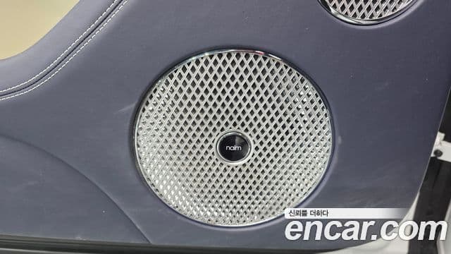 Bentley Bentayga 2023 — Photo 31/40