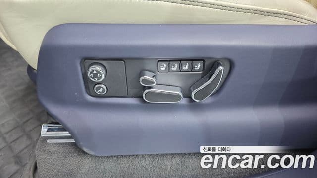 Bentley Bentayga 2023 — Photo 15/40