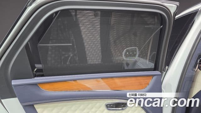 Bentley Bentayga 2023 — Photo 34/40