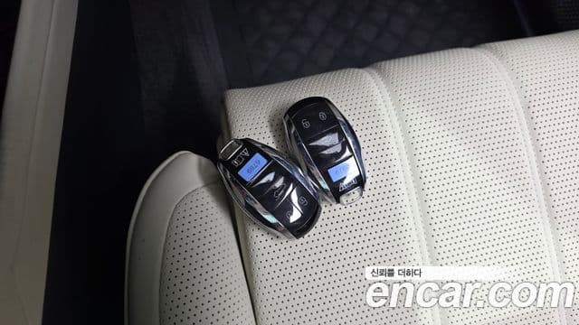 Bentley Bentayga 2023 — Photo 39/40