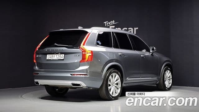 Volvo XC90 2018 — Photo 13/20