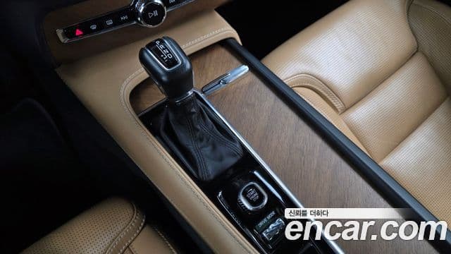 Volvo XC90 2018 — Photo 20/20