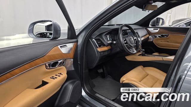 Volvo XC90 2018 — Photo 17/20