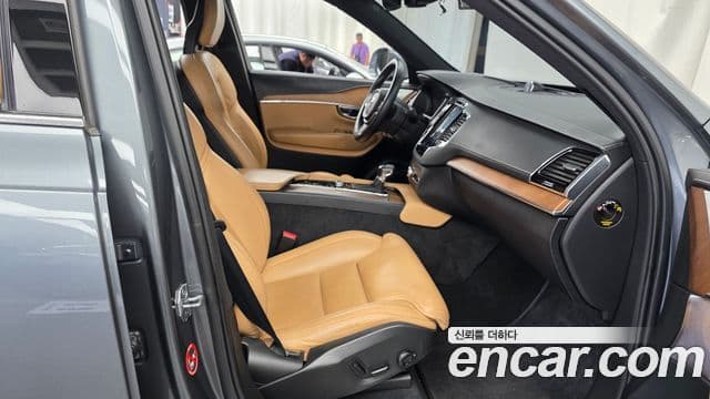 Volvo XC90 2018 — Photo 19/20