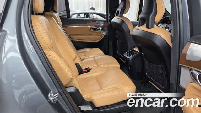 Volvo XC90 2018 — Photo 15/20