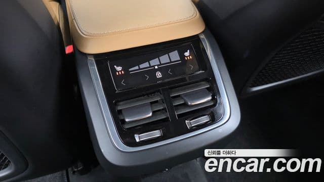 Volvo XC90 2018 — Photo 18/20
