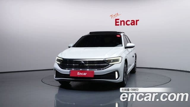 Volkswagen Jetta 2023 — ფოტო 11/32