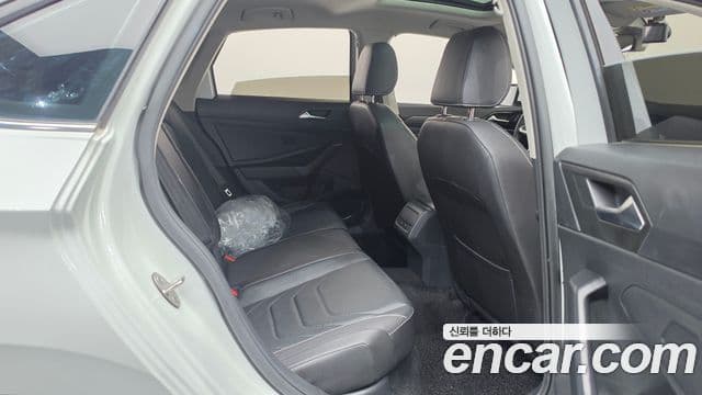 Volkswagen Jetta 2023 — ფოტო 32/32