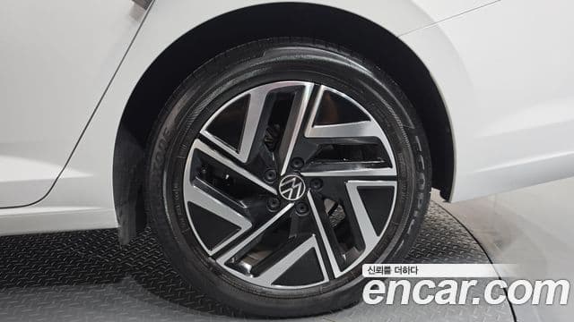 Volkswagen Jetta 2023 — ფოტო 12/32