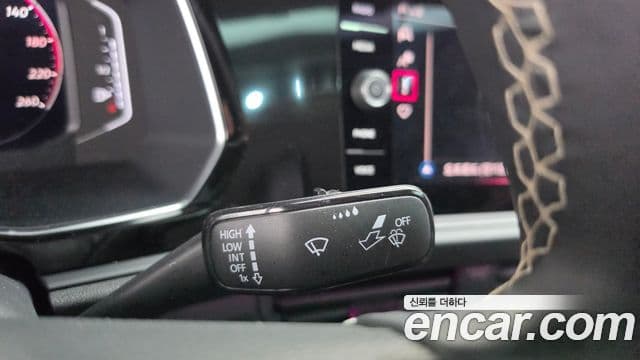 Volkswagen Jetta 2023 — ფოტო 30/32