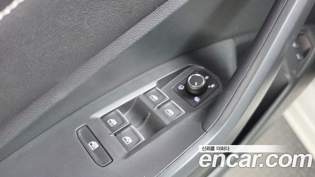 Volkswagen Jetta 2023 — ფოტო 19/32