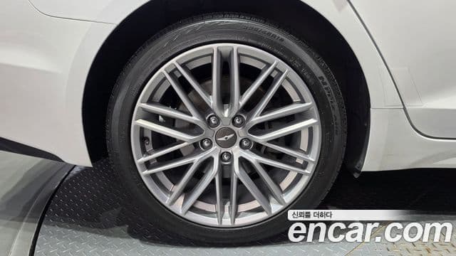 Genesis G70 2019 — ფოტო 21/34