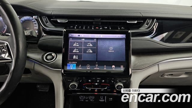 Jeep Grand Cherokee 2022 — Photo 29/35