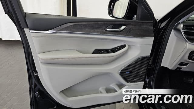 Jeep Grand Cherokee 2022 — Photo 14/35