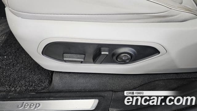 Jeep Grand Cherokee 2022 — Photo 10/35