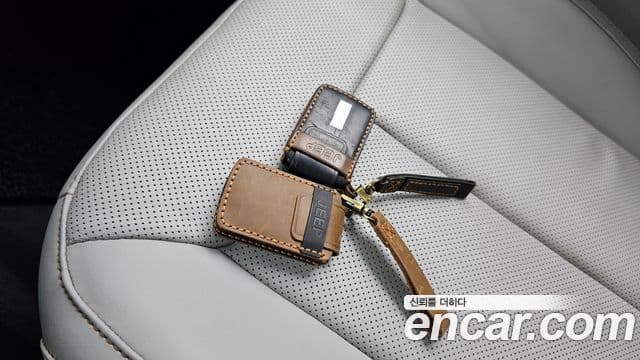 Jeep Grand Cherokee 2022 — Photo 19/35