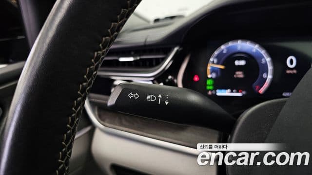 Jeep Grand Cherokee 2022 — Photo 20/35