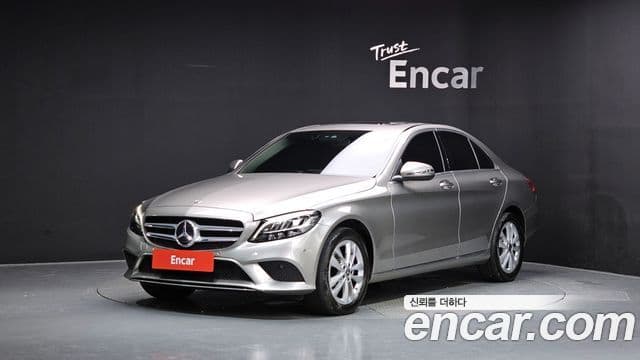 Mercedes-Benz C-Class 2019 — Şəkil 18/35