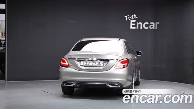 Mercedes-Benz C-Class 2019 — Şəkil 22/35