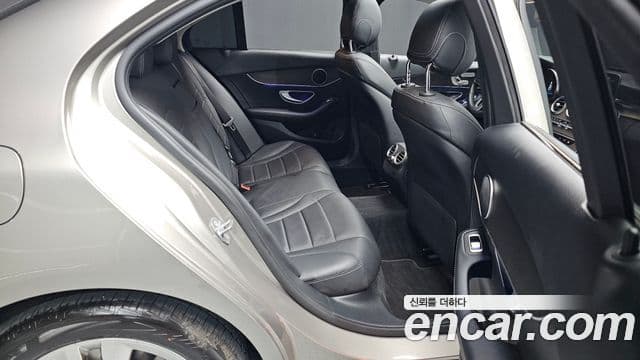 Mercedes-Benz C-Class 2019 — Şəkil 24/35