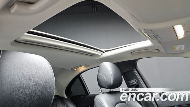 Mercedes-Benz C-Class 2019 — Şəkil 7/35