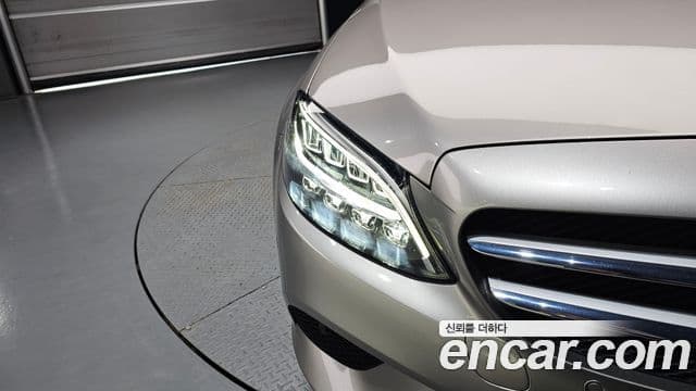Mercedes-Benz C-Class 2019 — Şəkil 25/35