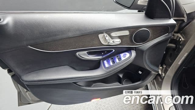 Mercedes-Benz C-Class 2019 — Şəkil 29/35