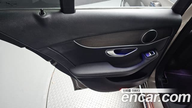 Mercedes-Benz C-Class 2019 — Şəkil 26/35