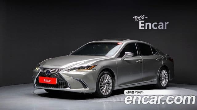 Lexus ES300h 2021 — ფოტო 26/37