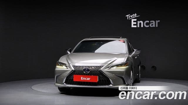 Lexus ES300h 2021 — ფოტო 2/37