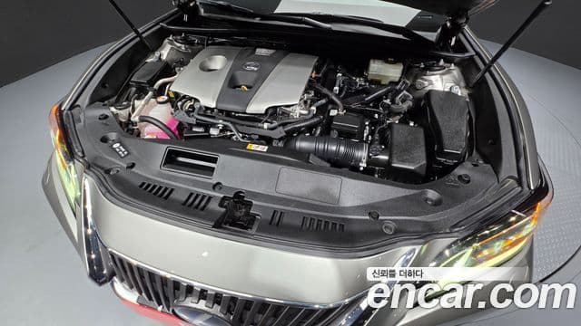 Lexus ES300h 2021 — ფოტო 7/37