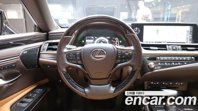 Lexus ES300h 2021 — ფოტო 15/37