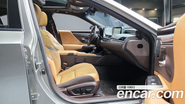 Lexus ES300h 2021 — ფოტო 35/37
