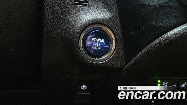 Lexus ES300h 2021 — ფოტო 34/37