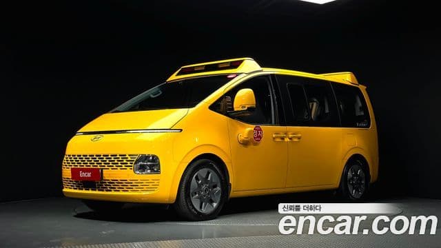 Hyundai Staria 2025 — Фото 1/20