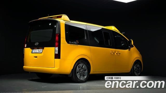 Hyundai Staria 2025 — Фото 2/20