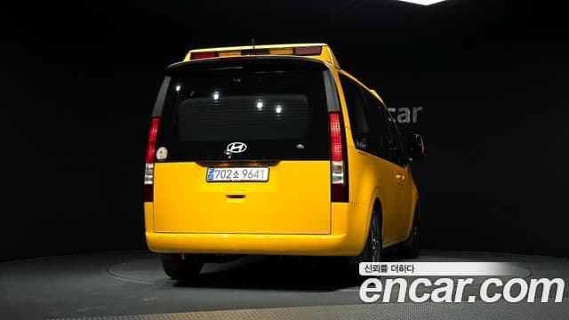 Hyundai Staria 2025 — Фото 4/20