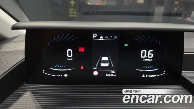 Hyundai Staria 2025 — Фото 8/20