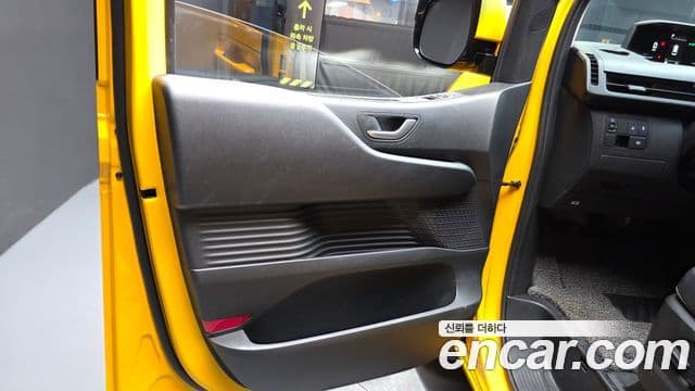 Hyundai Staria 2025 — ფოტო 13/34