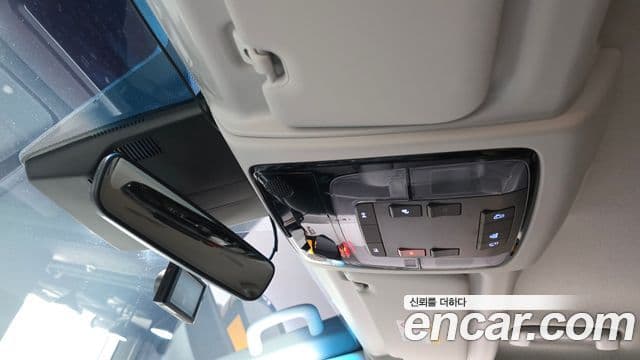Hyundai Staria 2025 — ფოტო 25/34