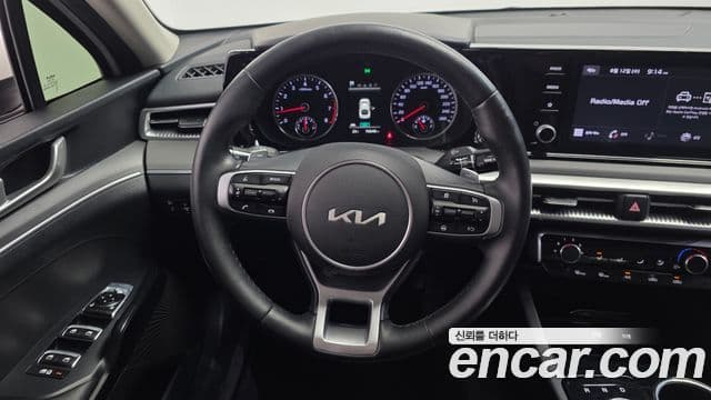 Kia K5 2022 — ფოტო 26/30
