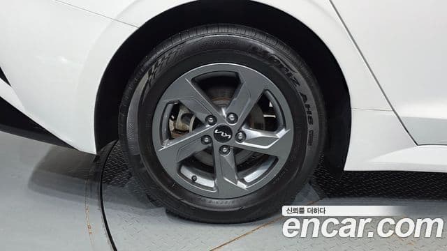 Kia K5 2022 — ფოტო 23/30