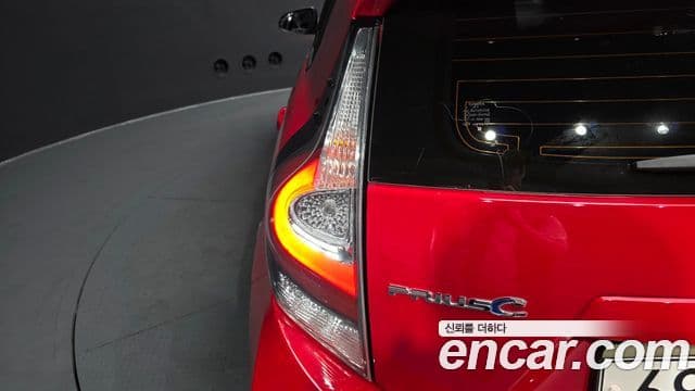 Toyota Prius C 2019 — Şəkil 2/31
