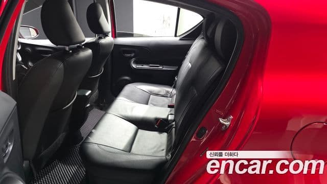 Toyota Prius C 2019 — Şəkil 7/31