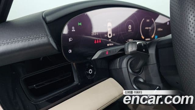 Porsche Taycan 2021 — Photo 23/39
