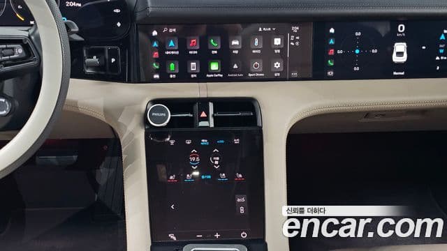 Porsche Taycan 2021 — Photo 19/39