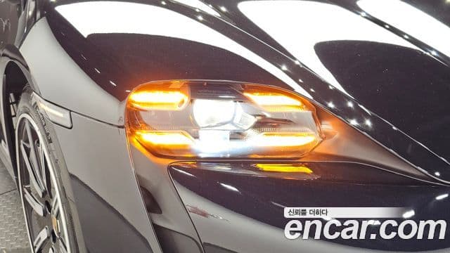 Porsche Taycan 2021 — Photo 11/39
